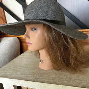 Gorgeous Gray women’s hat fall winter